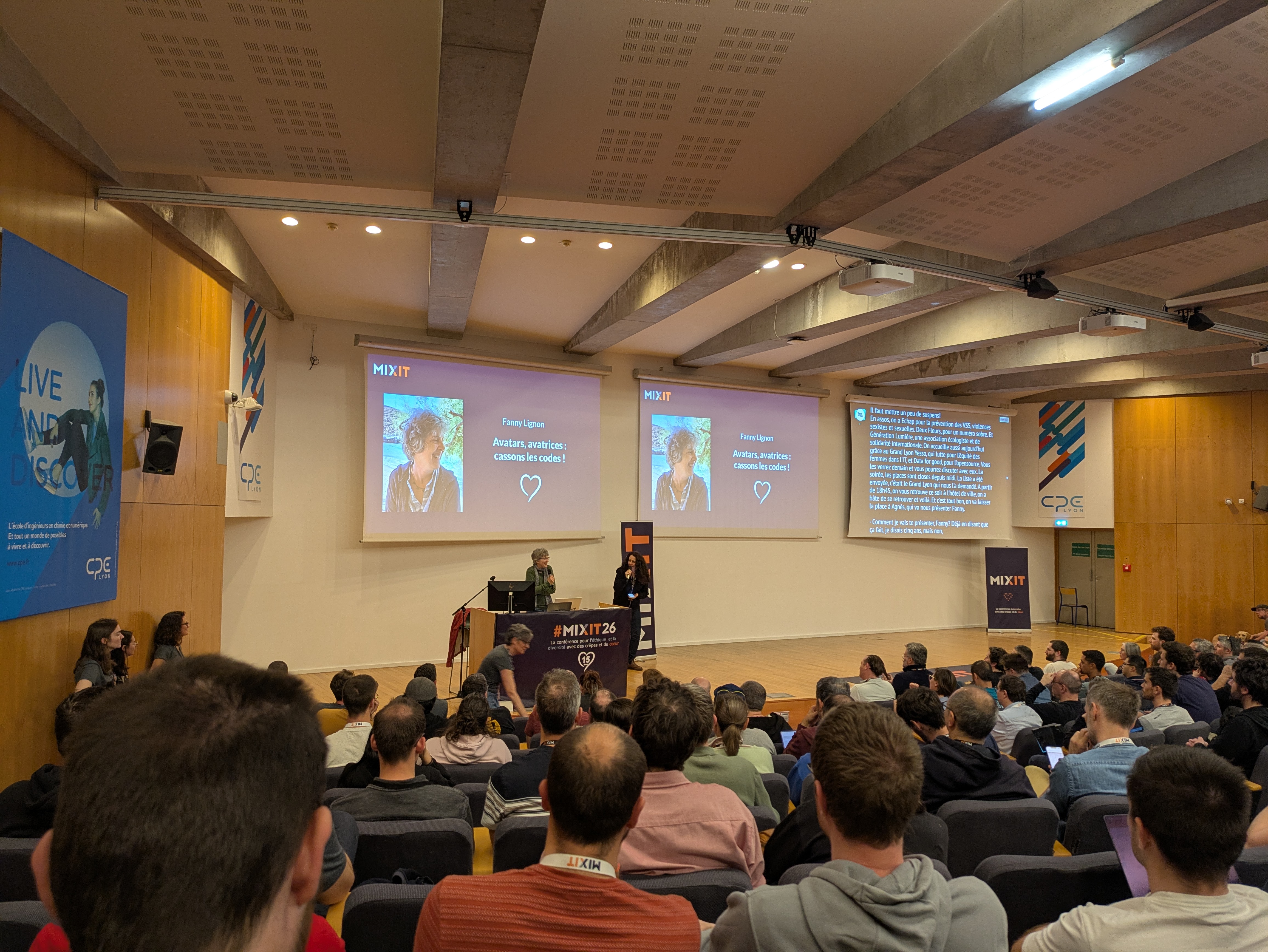 Fanny présente les biais genrés dans les jeux vidéos